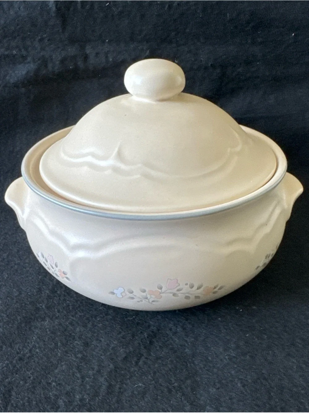 Vintage Pfaltzgraff Remembrance Casserole 2 QT Dish W/ Lid Stoneware Serve ware
